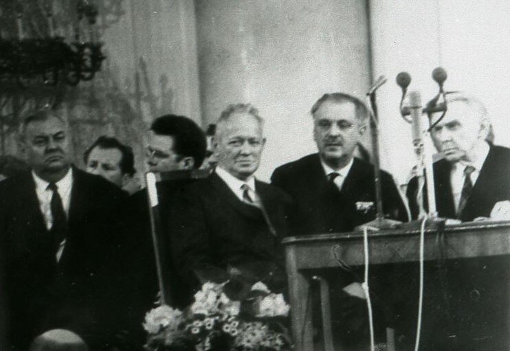 М.А. Шолохов, С.В. Михалков, К.А. Федин, М.К. Фоменко, А.В. Софронов в Колонном зале Дома Союзов на Юбилейном вечере в честь 60-летия М.А. Шолохова. Москва. 1965. Фото Н. Кочнева.