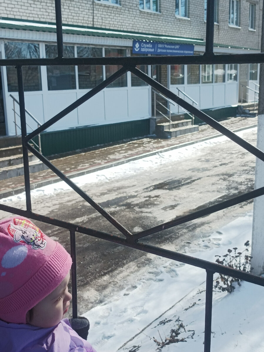 остановка автобусная у детской поликлиники 