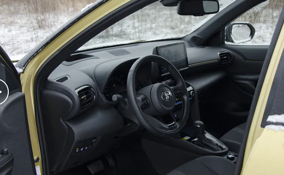 Тойота Ярис Кросс