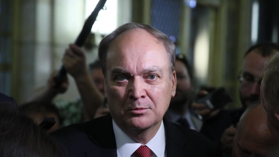 Посол РФ в США Анатолий Антонов был вызван вчера в Госдеп для разъяснений по ситуации с "инцидентом над Чёрным морем". Посол заявил, что Россия и впредь будет пресекать попытки шпионить за нашими территориями.