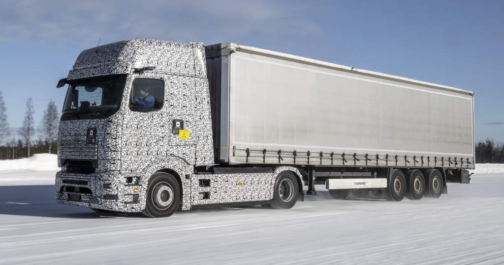 Первые фотографии нового Mercedes Actros - новая удлиненная кабина