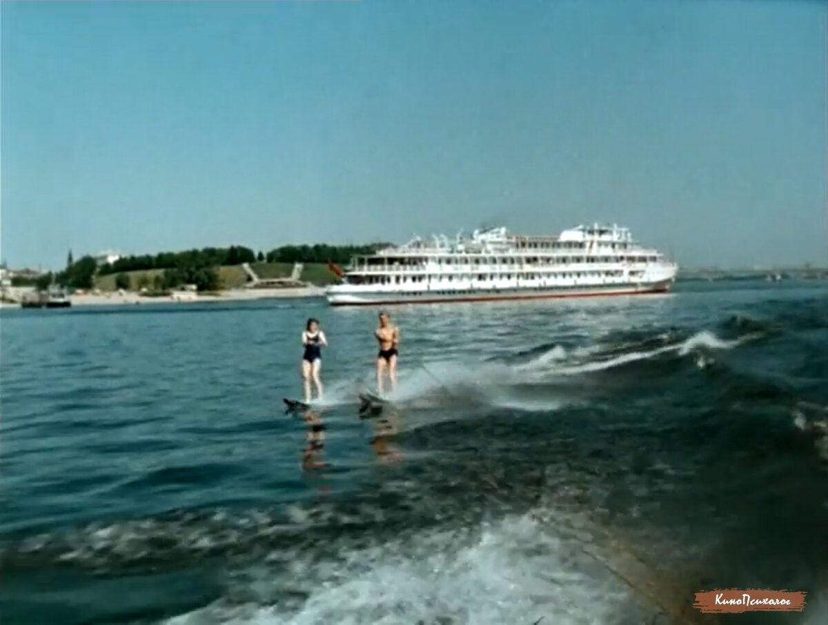 "Большая перемена", скриншот. Полина с соперником Нестора Петровича.