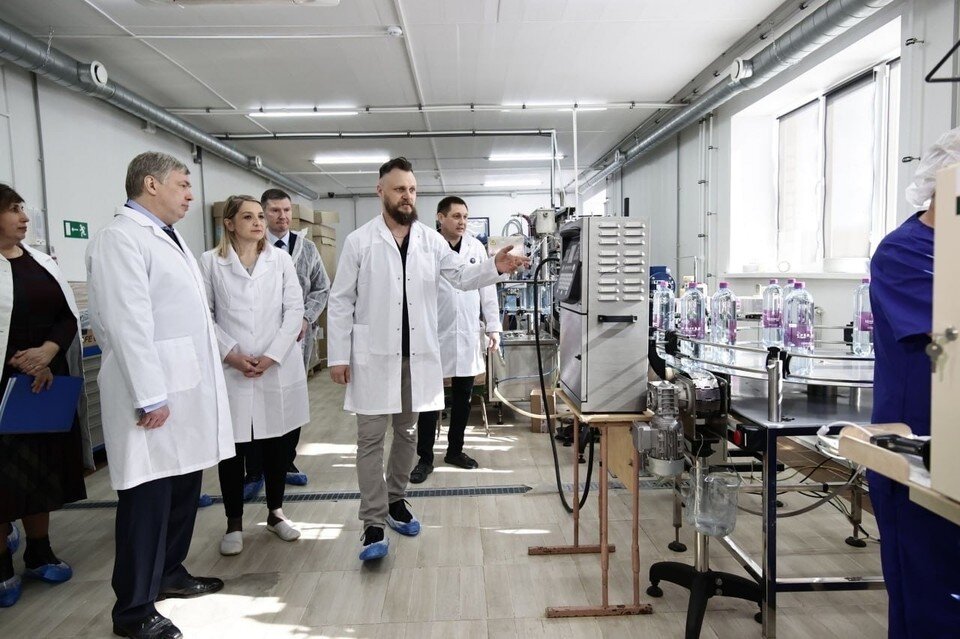     Вода по составу и качеству почти полностью соответствует аналогичной премиальной продукции ушедшего с российского рынка французского бренда  Правительство Ульяновской области