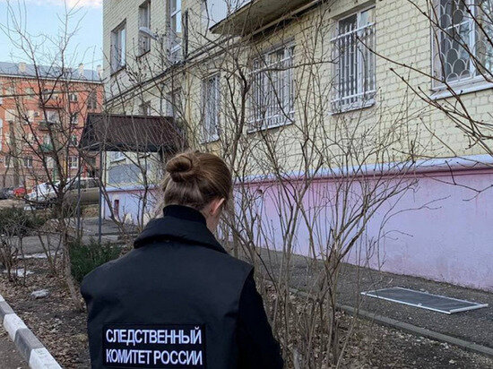     Место падения девочки на улице Заречной. Фото: СУ СК по Саратовской области