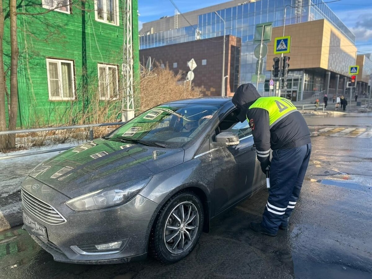 Здравствуйте, уважаемые читатели! К нам в юридическую контору обратился водитель, который попросил помощи в обжаловании штрафа ГИБДД, который ему был выписан за непристёгнутый ремень безопасности.