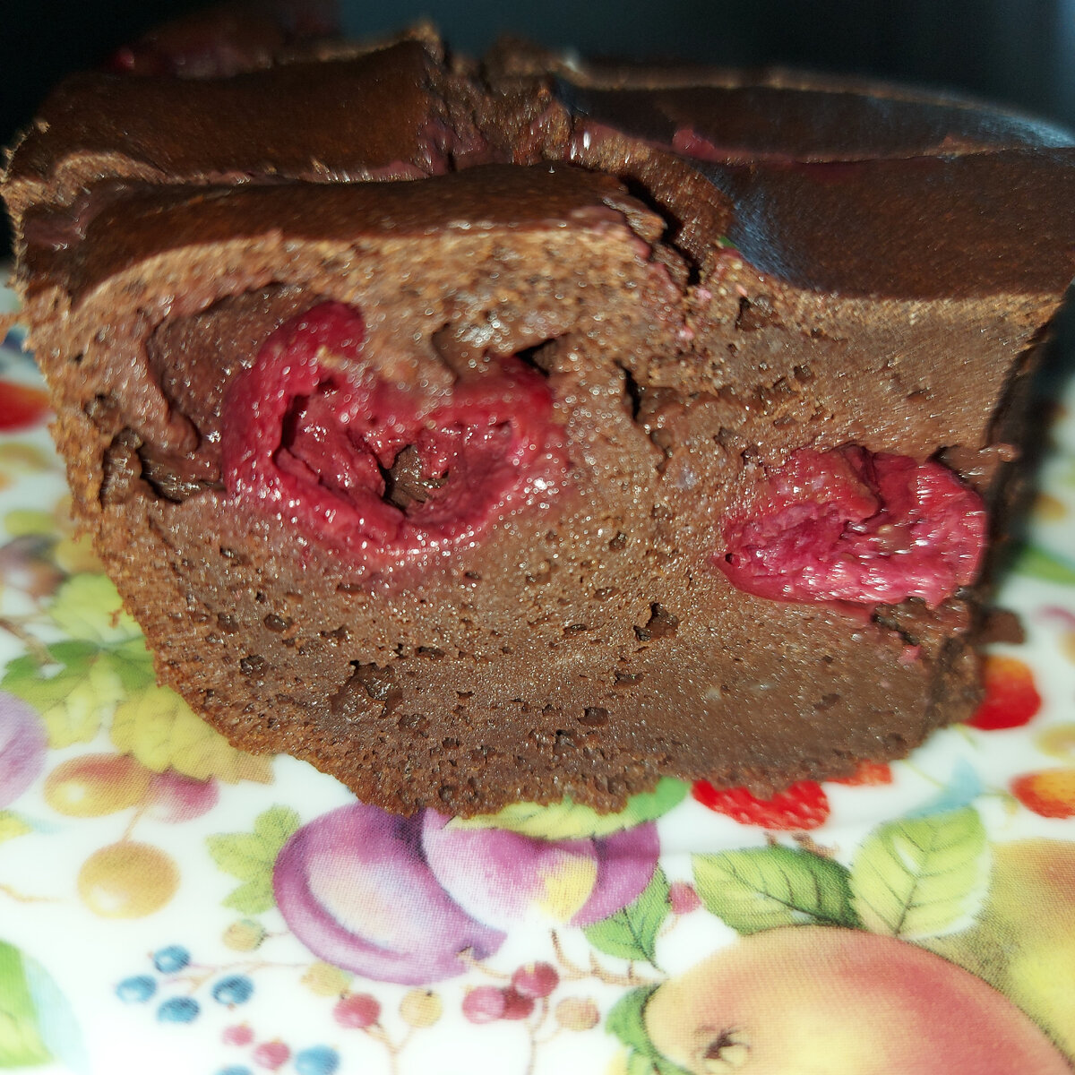 Брауни банановый с вишней