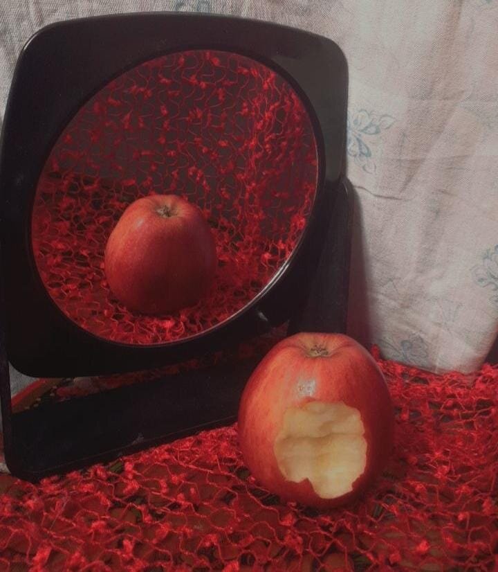 Мы живем в зеркале, как в пещере, и не видим полной картины. https://t.me/zolotze777/158