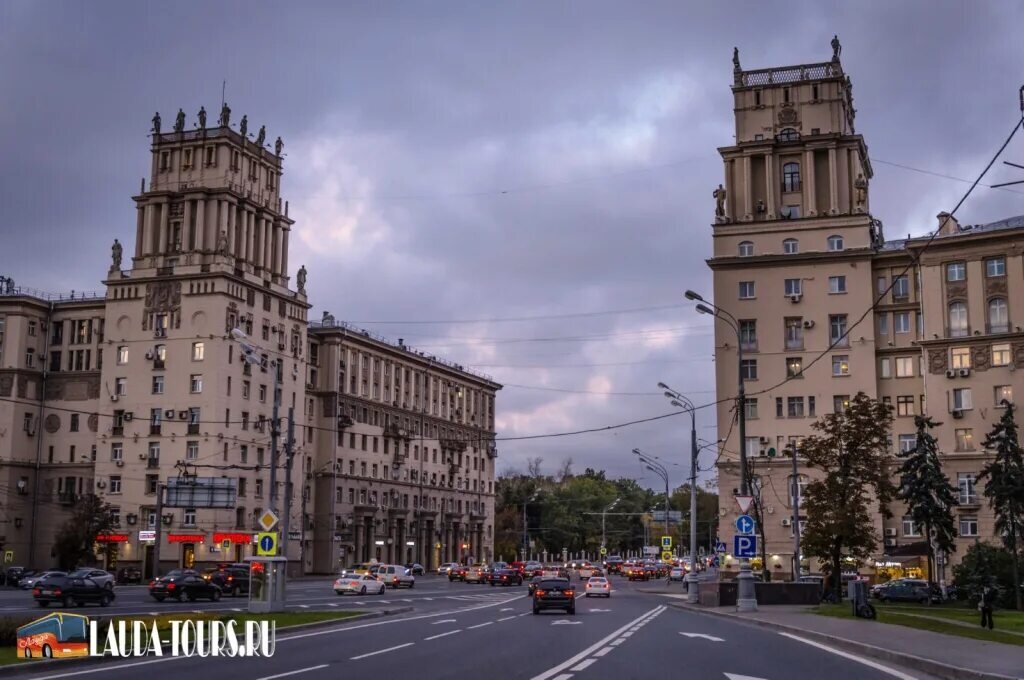 Ленинский проспект дом. Ленинский проспект дом 30. Ленинский 37. Ленинский проспект сталинки. Ворота Москвы Ленинский проспект.