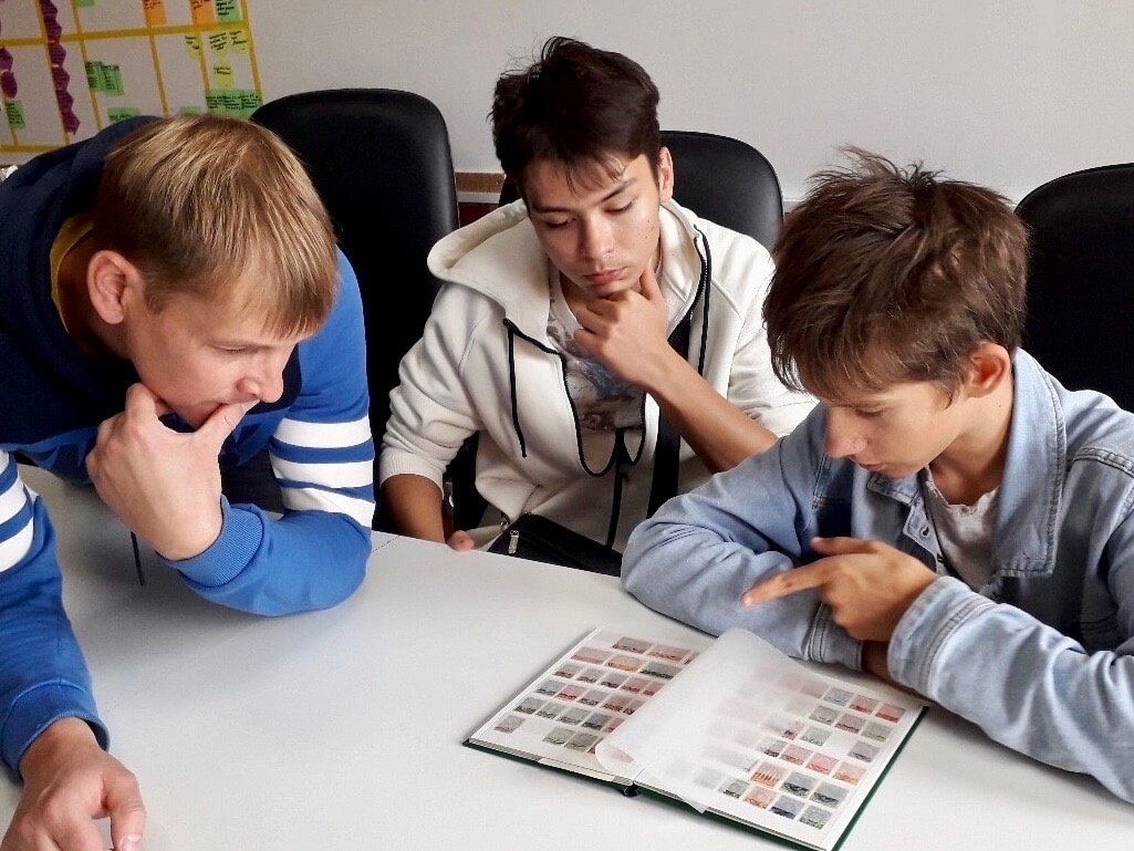 Филателисты в Додо-офисе