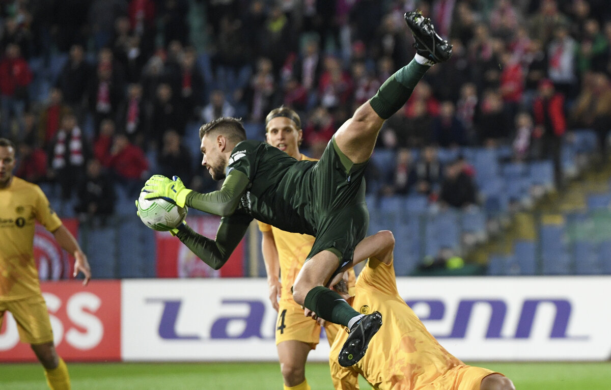    Вратарь "Будё-Глимта" Никита Хайкин  EPA-EFE/VASSIL DONEV