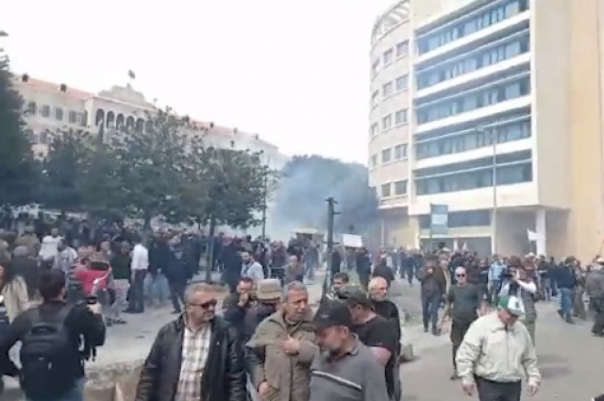    В Бейруте протестующие попытались захватить правительственный дворец