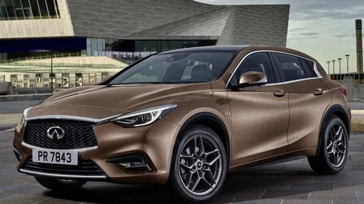      Infiniti Q30