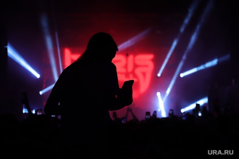    Концерт должен был состояться 6 апреля в ресторане «Максимилианс»