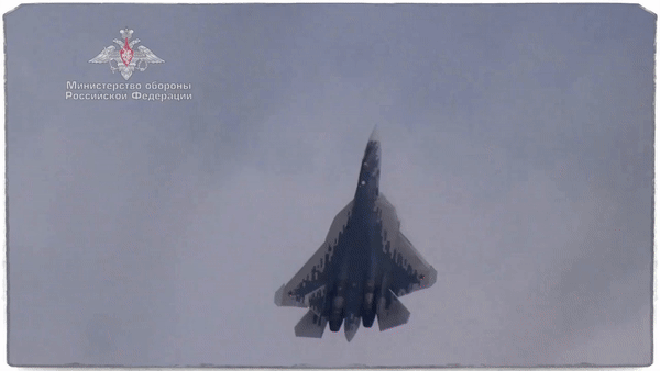 Источник: Минобороны России.
Однако модернизированный Су-35СМ, судя по информации того же 2020 года, действительно существует. Но в его истории вопросов больше чем ответов, и кроме как косвенных доказательств нет ровным счётом ничего.