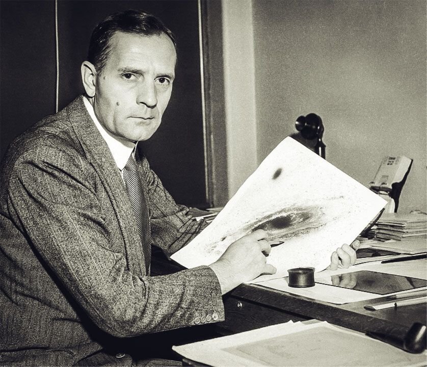      Эдвин Хаббл (Edwin Hubble) обнаружил множество галактик к концу 1920-х годов и смог составить систему классификации, известную как диаграмма Хаббла (Hubble Tuning Fork)