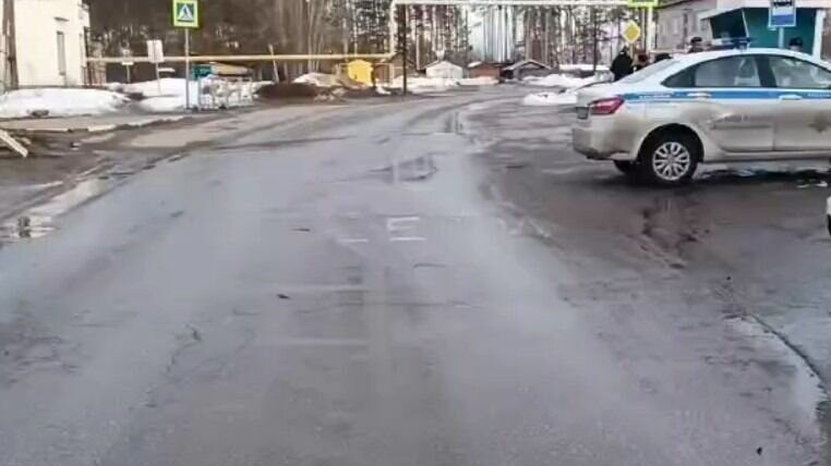     Водитель «Лады Гранды» совершил наезд на малолетнего ребенка в поселке Сокольское Нижегородской области. Мальчик играл на дороге возле лужи. Об этом сообщает пресс-служба регионального УГИБДД.
