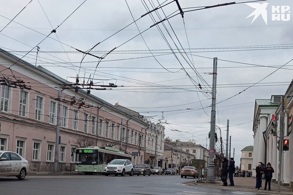     Зажержку зарплаты в УРТ чиновники объяснили повреждениями троллейбусных сетей.