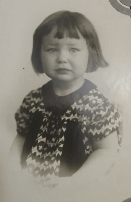 Печальная я.