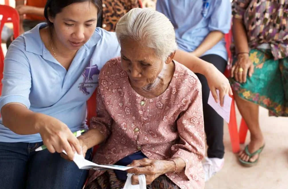 Granny thailand. Таиланд пенсионер. Таиланд старики. Пенсия в Таиланде. Пенсионеры в Тайланде.