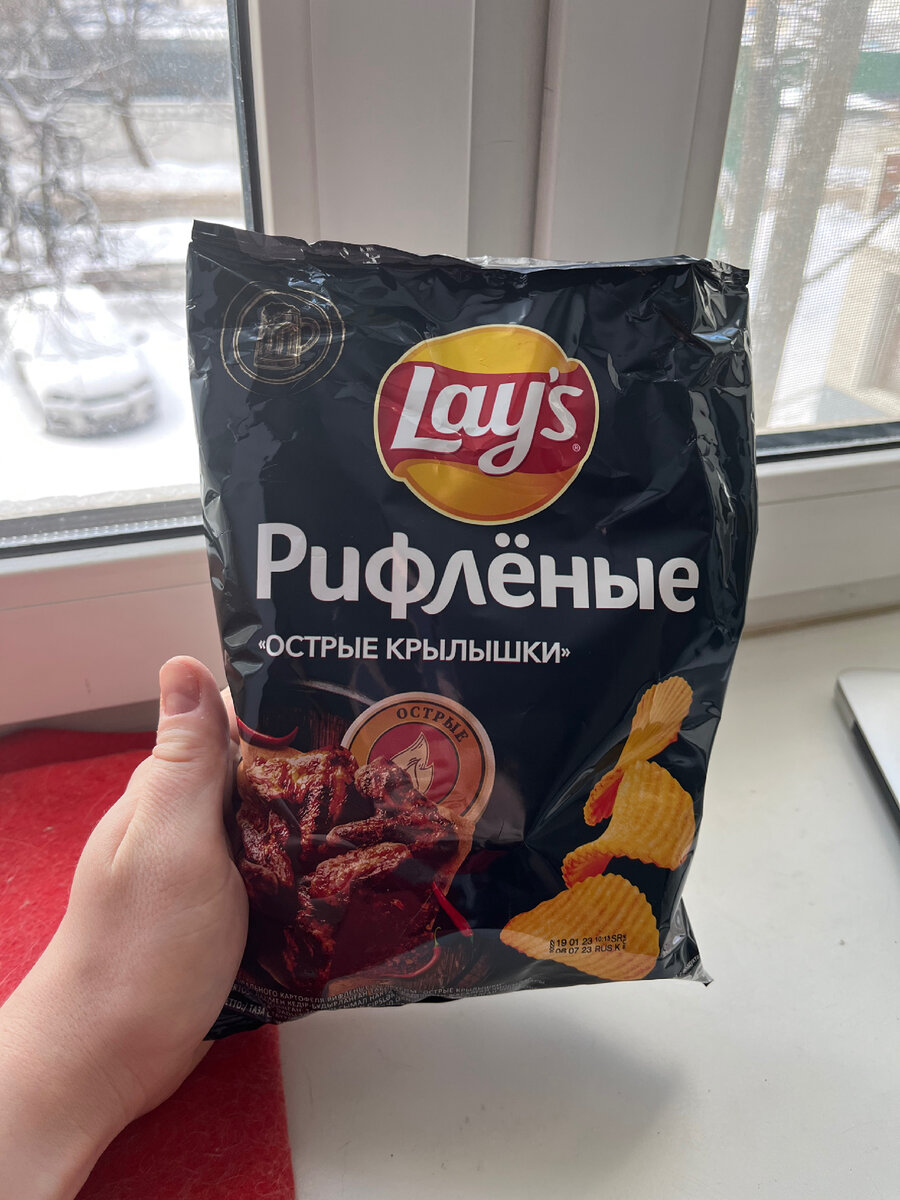 Новинки чипсов лейс. Лейс новые вкусы 2023. Чипсы Лейс. Острые чипсы Лейс. Острые чипсы lays.