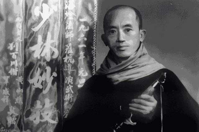 Технику фехтования обоюдоострым клинком цзянь наш герой изучал у даоса Чжи Ханьцзы. Как и стиль мэйхуачжуан, «визитную карточку» ихэтуаней провинции Шаньдун.