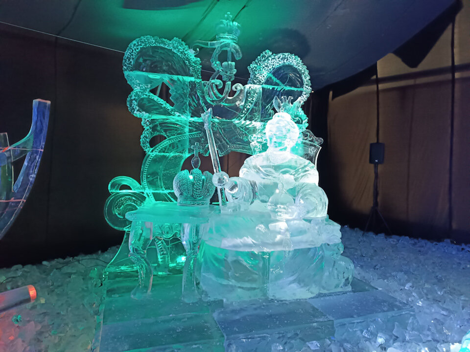 Фестиваль ледовых скульптур кроншлед. Выставка ледяных скульптур в Кронштадте. Парк Фортов выставка ледяных скульптур. Ледяные скульптуры на Ольхоне.