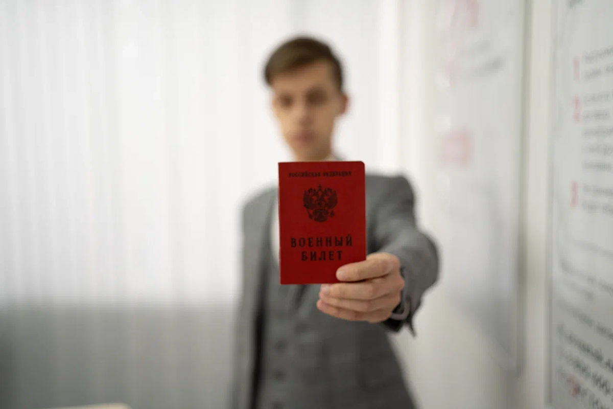 Проблемы со зрением — это не только общеизвестные близорукость и дальнозоркость. Это и астигматизм, и проблемы с остротой зрения, и низкая восприимчивость оттенков, и отсутствие одного из глазных яблок. 