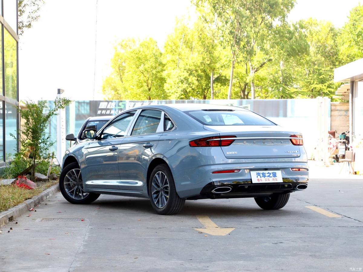 Автомобиль стал первой «четырехдверкой» непосредственно марки Geely, в основу которой легла платформа CMA (Compact Modular Architecture), разработанная китайцами вместе с Volvo