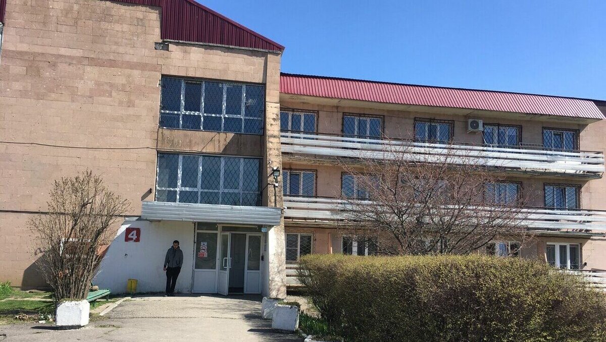     Врача-психиатра Пятигорского филиала ГБУЗ СК «Краевая специализированная психиатрическая больница № 3» Викторию Щербакову 15 февраля уволили с работы. В качестве повода указали, что доктор «ненадлежаще» исполняла свои обязанности. NewsTracker разбирался в истинных причинах увольнения.