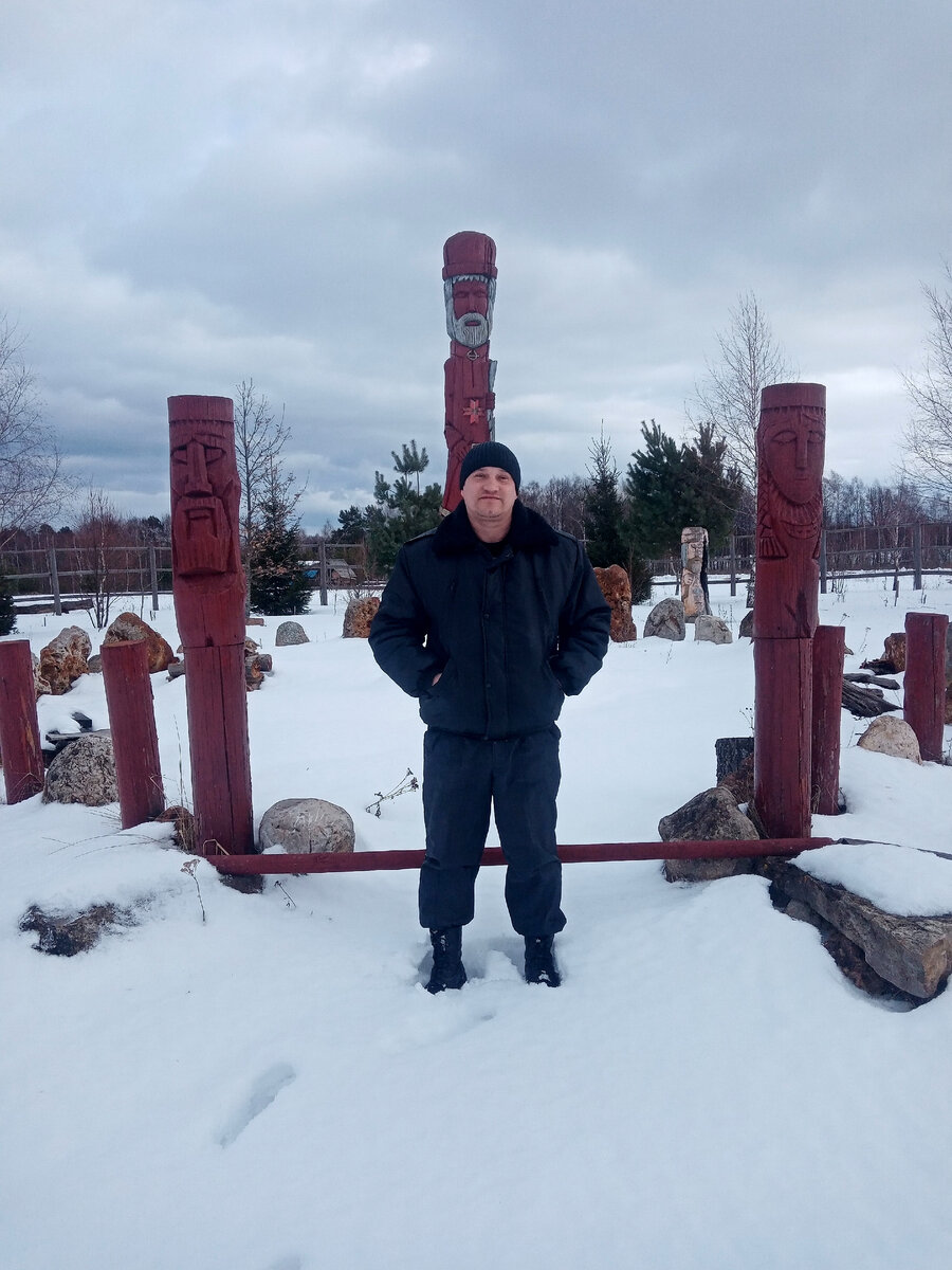 Мужа сфоткала, сама не стала. 