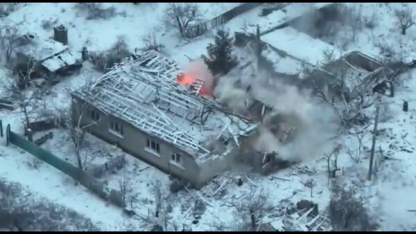 Бои за Бахмут продолжаются, город попал в окружение