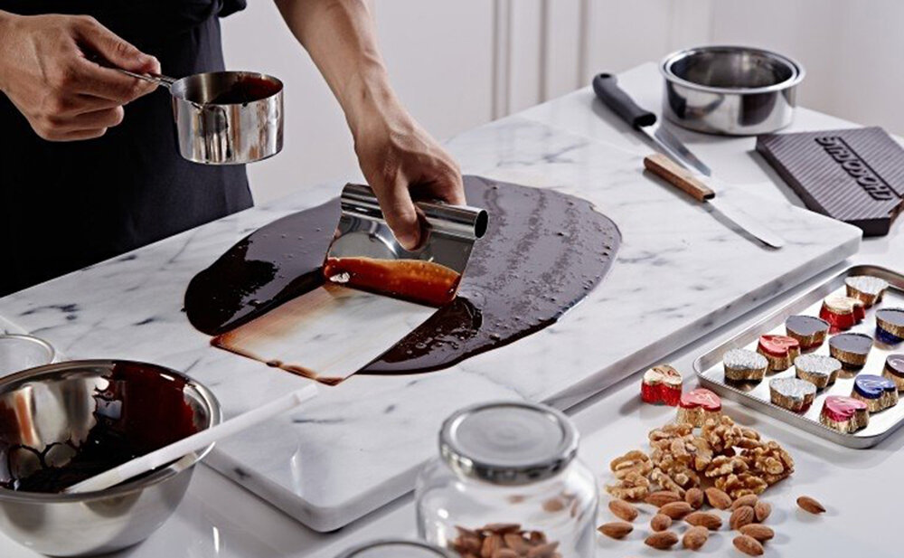 Доска из натурального мрамора для темперирования шоколада 