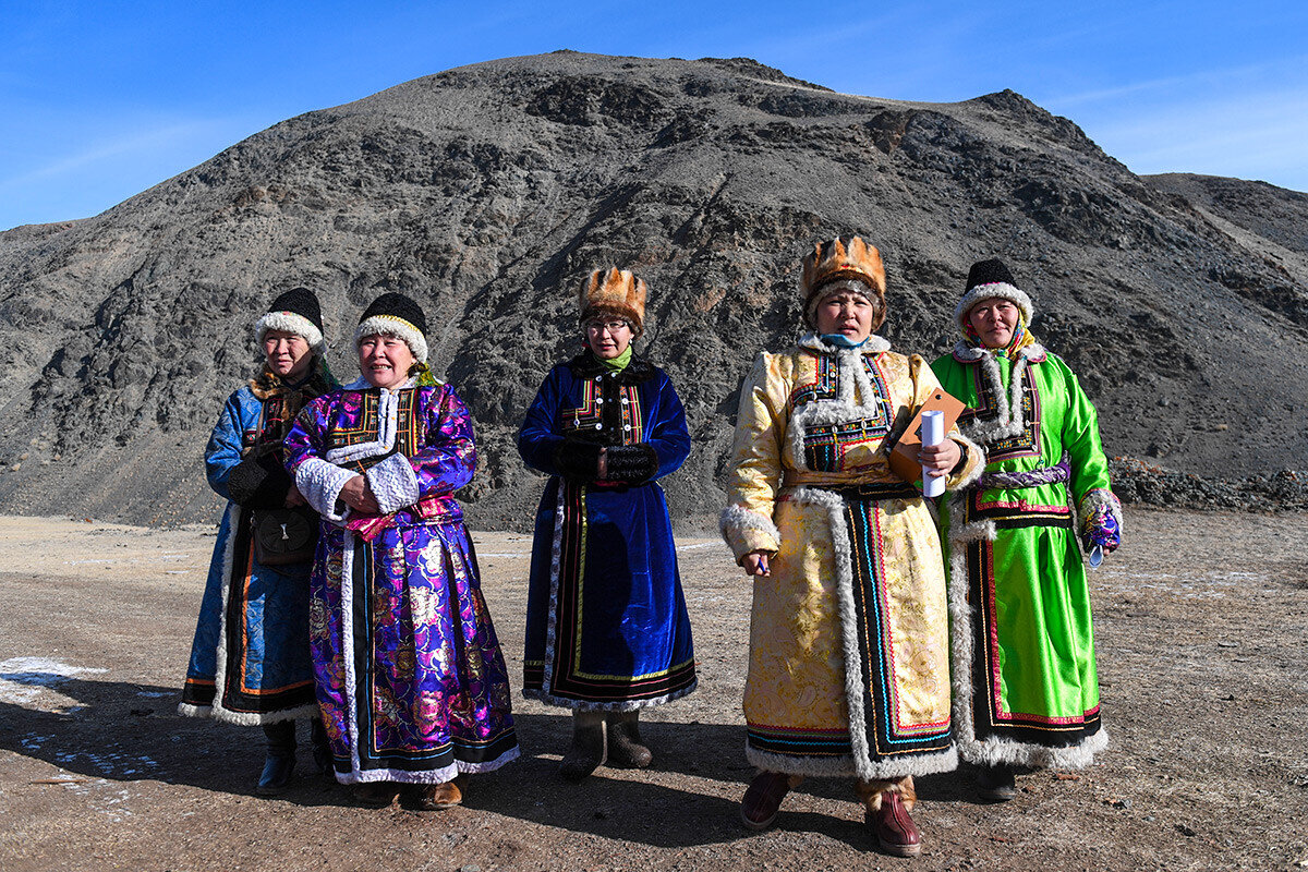 Настоящие люди какой народ. Алтайцы-теленгиты. Народности горного Алтая теленгиты. Теленгиты, телеуты, Алтай-Кижи. Алтайский национальный костюм женский Южные алтайцы.