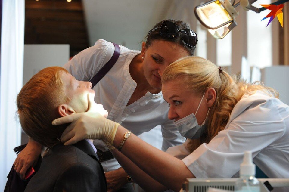     Герметизация только что прорезавшихся постоянных зубов важная процедура. Андрей МИРЕЙКО