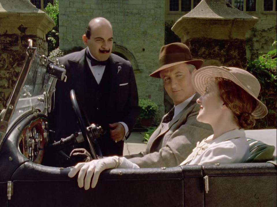 Кадр из английского сериала о Пуаро с Суше