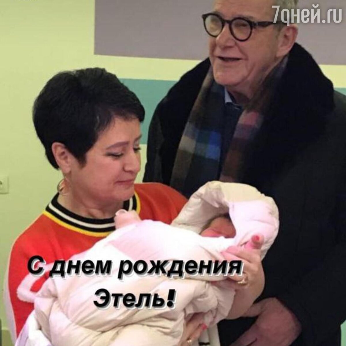    Эммануил Виторган с женой Ириной и дочкой Социальные сети