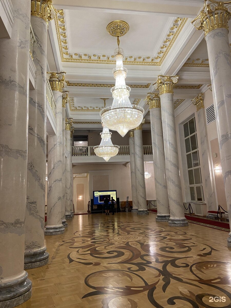 Колонный зал театра 