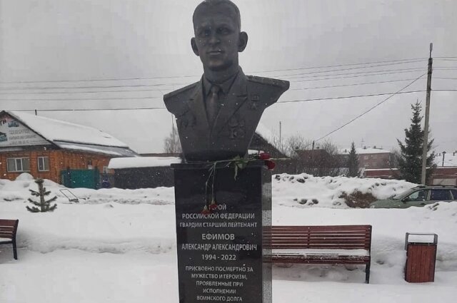    Один бюст появился в Можге, второй - в Новосибирске, где учился Александр. Фото: Из личного архивa/ Вадим Зотов