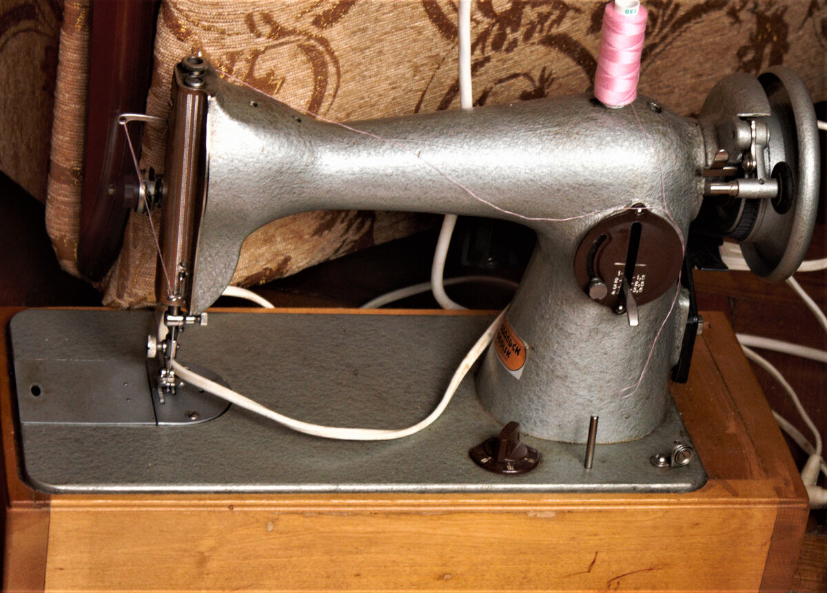 Двойная игла для швейной машины: как установить, для каких видов работ используется?