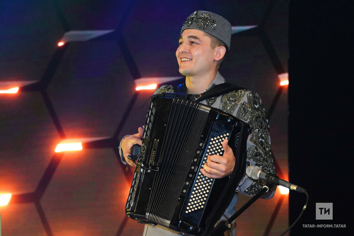 Баянда Рәзил Камалов