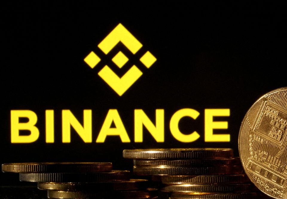 Композиция, изображающая криптовалюту с логотипом Binance. Снимок сделан 10 ноября 2022 года. REUTERS/Dado Ruvic/File Photo