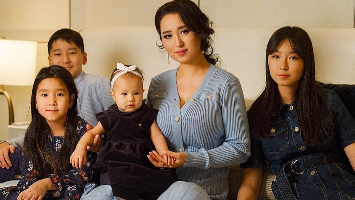    Асем Нурсеитова:instagram.com/assemnurseitova