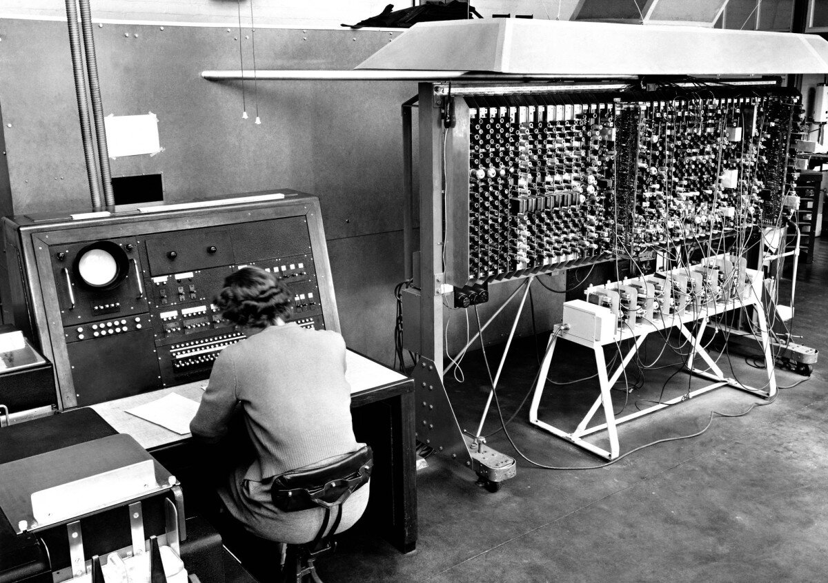 Первые компьютеры были очень громоздкими