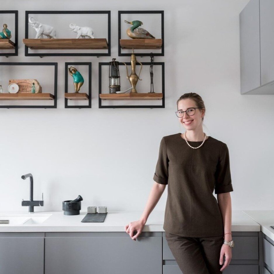 На фото: дизайнер Екатерина Бурдина, автор проекта в реализованном интерьере