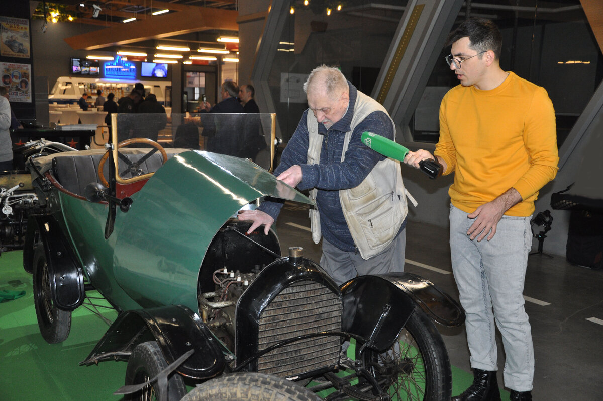 Russian motors. Техническая выставка. Выставки в историческом музее Москвы сейчас 2023. Открытие музея фото.