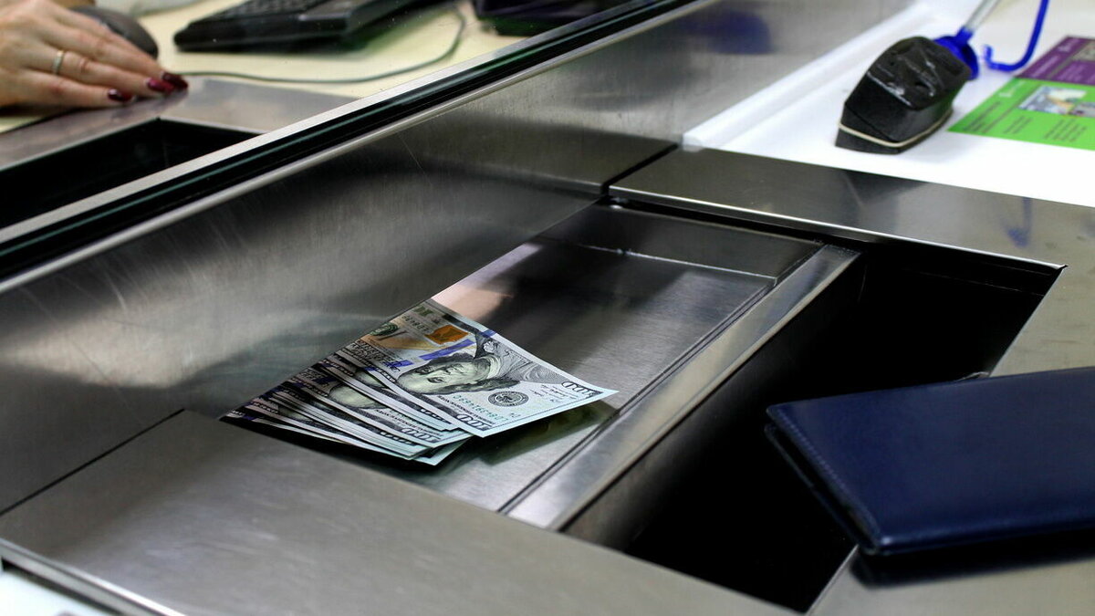     В Ростовской области в минувшем году из оборота изъяли 11 поддельных банкнот США, сообщает региональное отделение Южного ГУ Банка России.