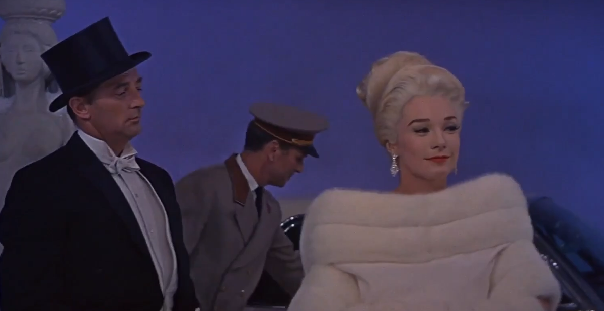 В фильме What a Way to Go! сыграли голливудские звёзды первой величины Ширли Маклейн и Роберт Митчум