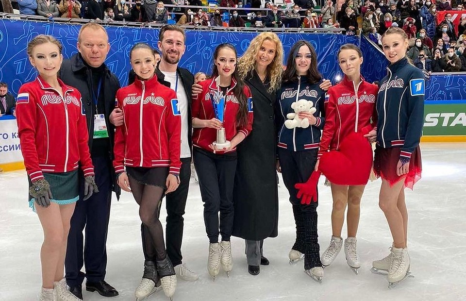 Команда Тутберидзе с воспитанницами. Из открытых источников.