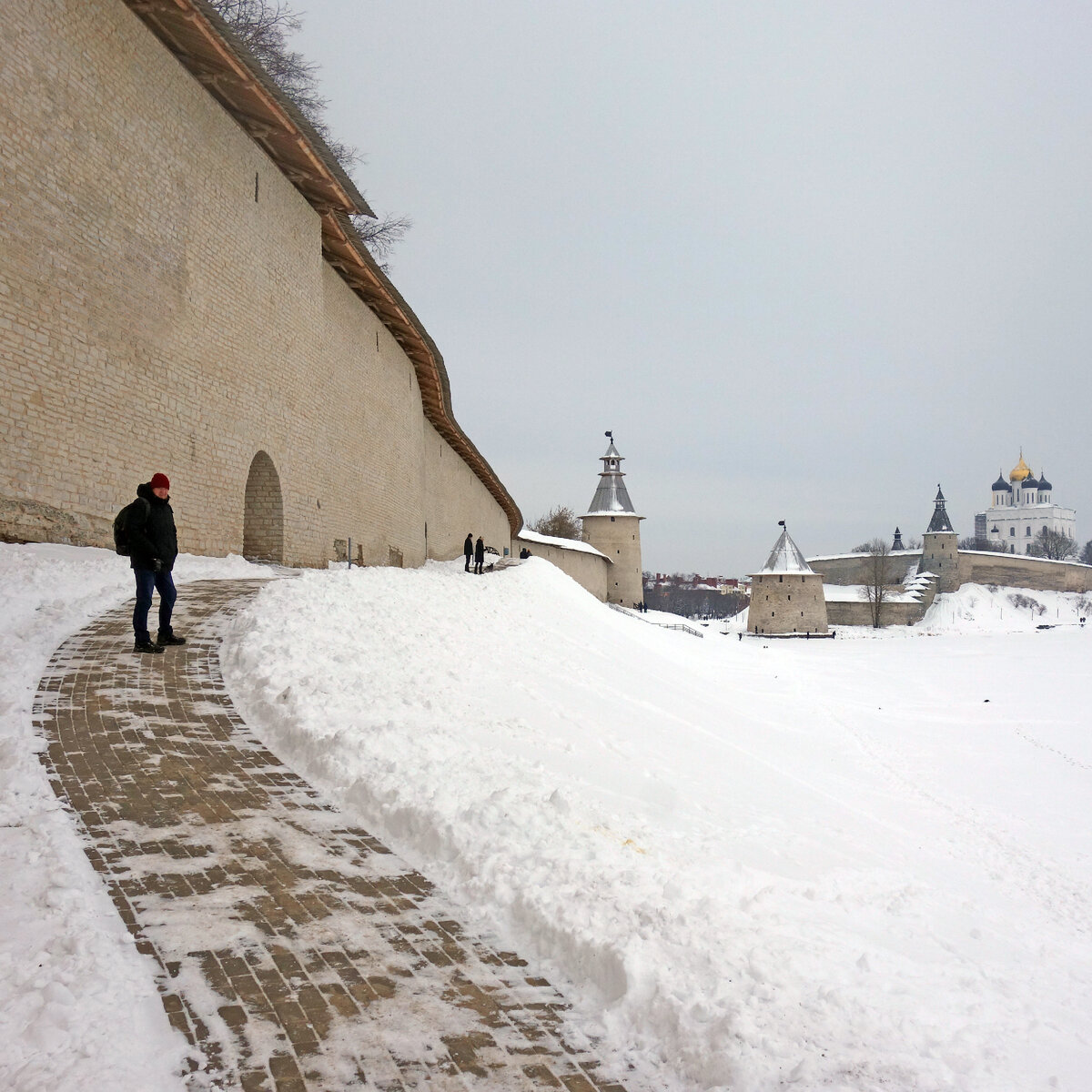 Приехали в Псков и запутались: где кремль, а где крепость? Или это одно и  то же? | Душевный шагомер | Дзен