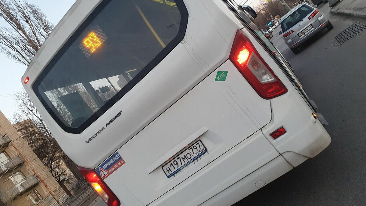     Неадекватный водитель напугал пассажиров маршрутного такси №93 в Ростове, об этом они рассказали в соцсетях.